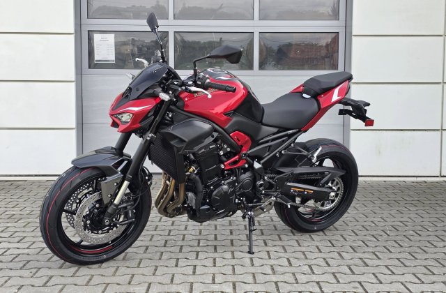 z900 2027 czerwone.jpg