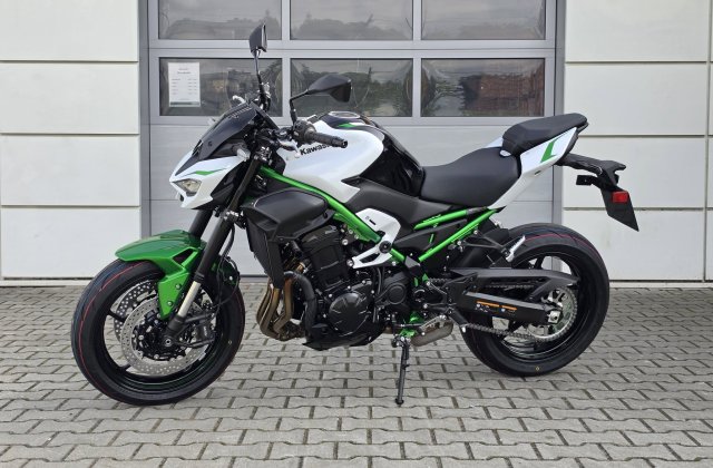 z900 2027 białe.jpg