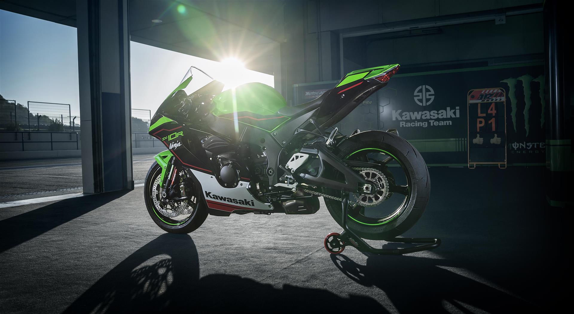 21MY_Ninja ZX-10R_GN1_action 11.008.jpg